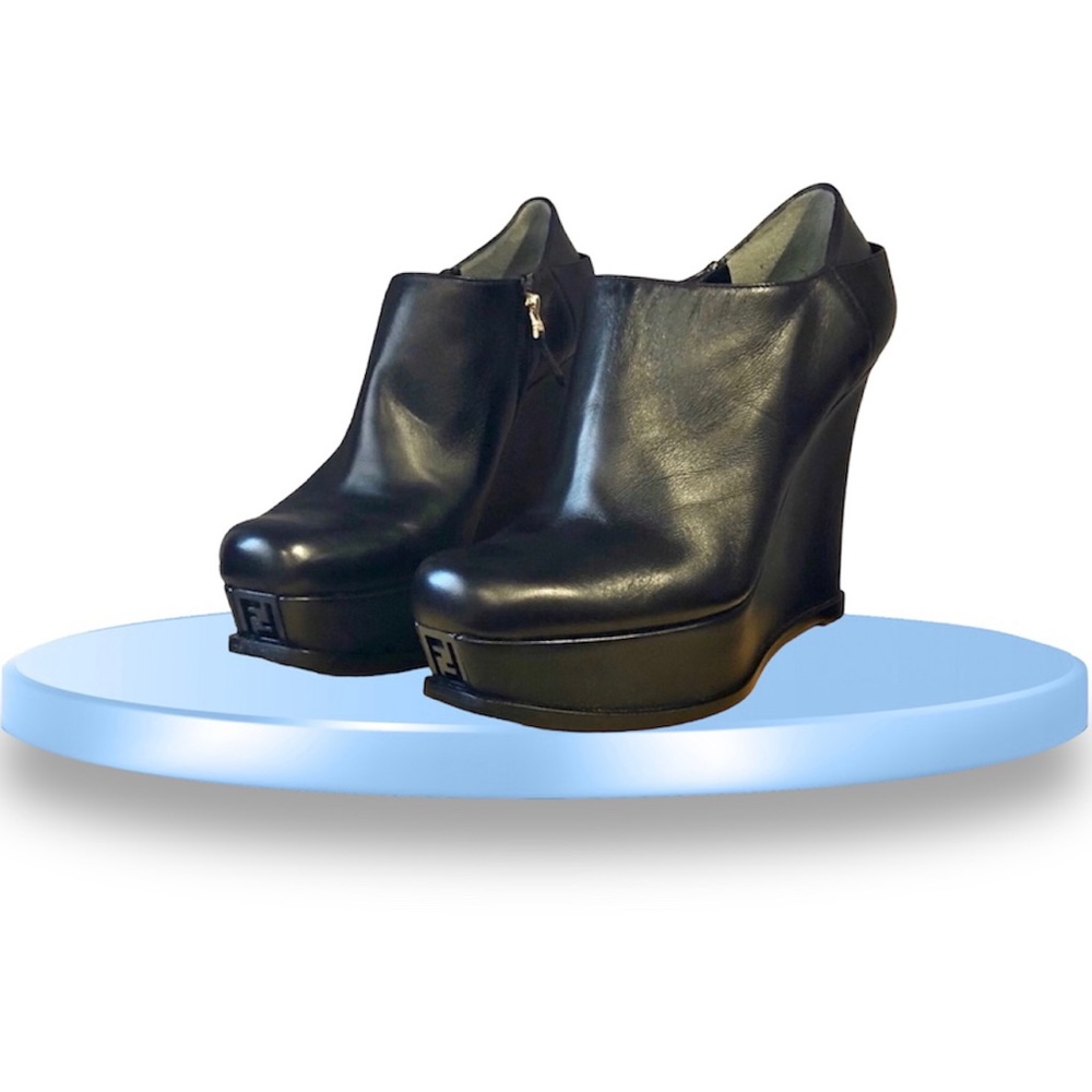 🆕 FENDI Black Leather Booties 💥
